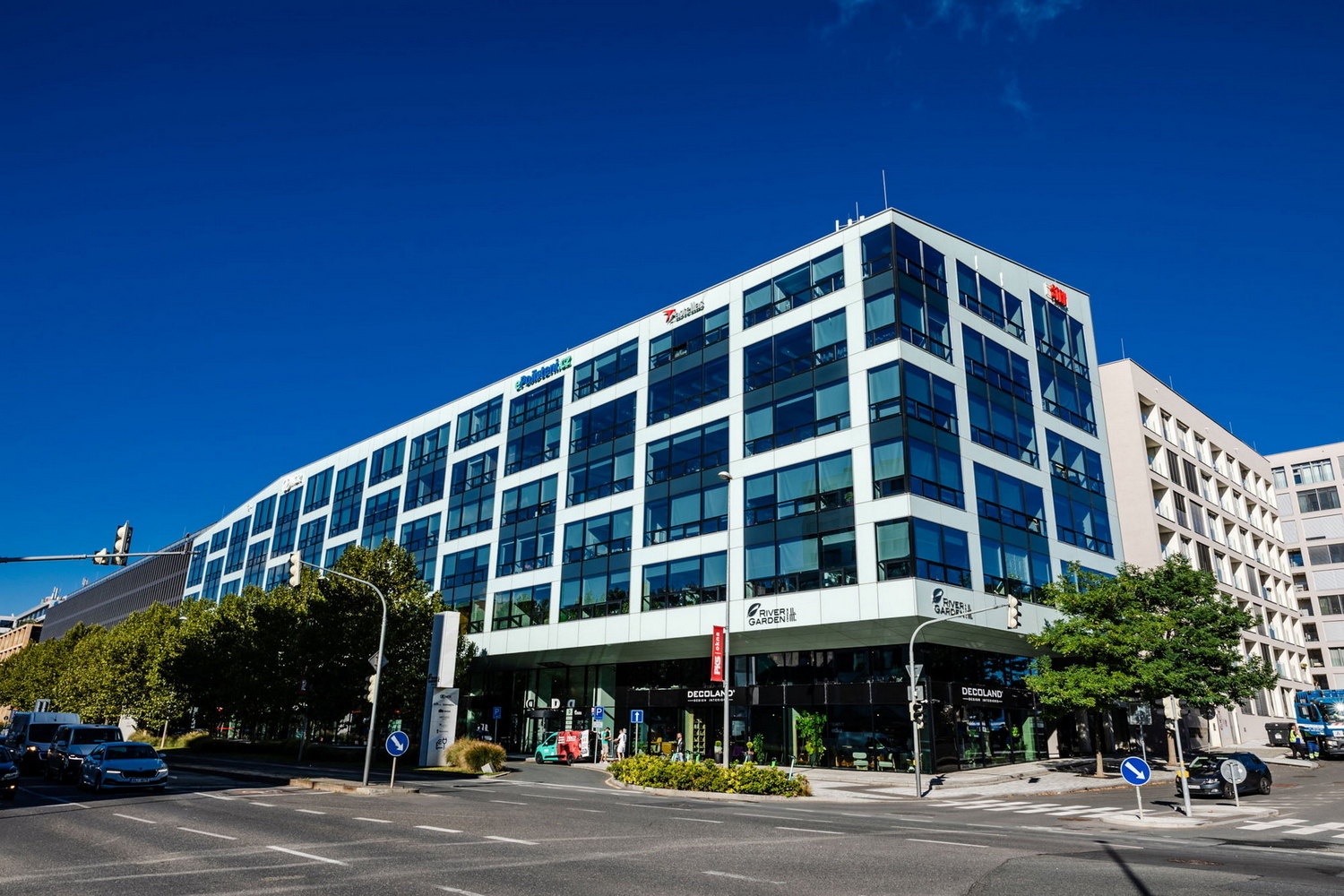 Podnikatelské inspirace: Jak uspět na Rohanském nábřeží – přečtěte si na rohanskenabrezi.cz