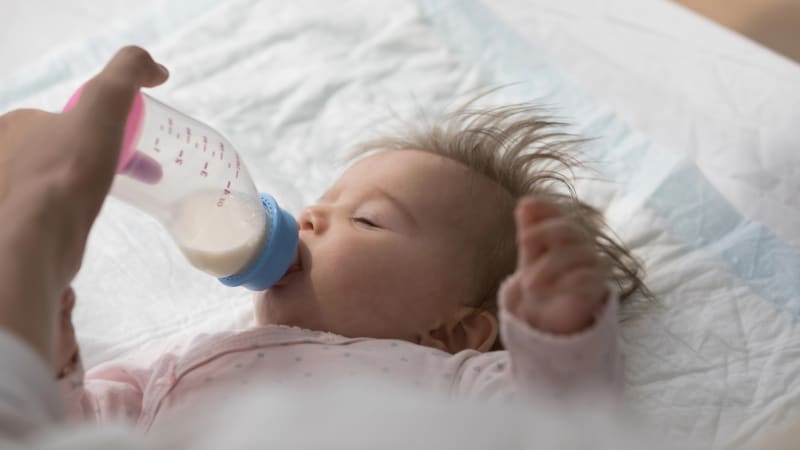 Kojenecká výživa může obsahovat toxin. V Česku jsou desítky tisíc balení, varuje hygienička