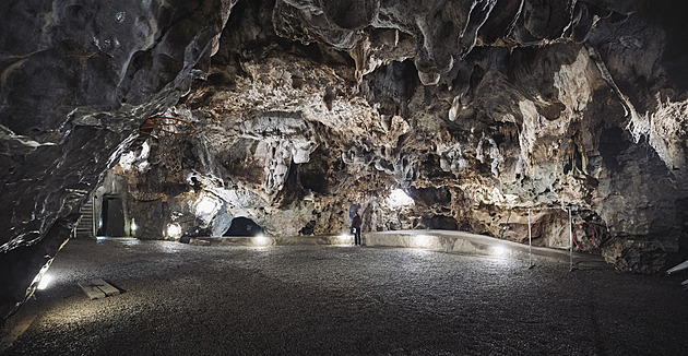 OBRAZEM: Nerušit! Tady spí netopýři. Jejich sčítači stráví v jeskyních celé dny