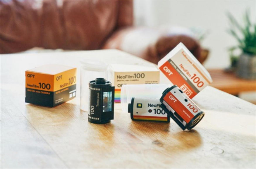 Tohle není kinofilm, ale kompletní fotoaparát! Japonci spojili technologii s retro estetikou