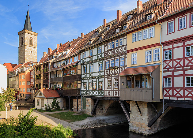 Obývák nad propastí. Fascinující domy na mostech, které lidé nikdy neopustili