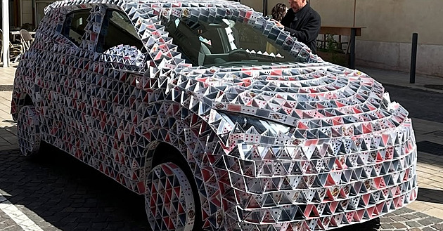 Autozápisník: Bond zradil, džínový džíp a Škoda se pochlapila