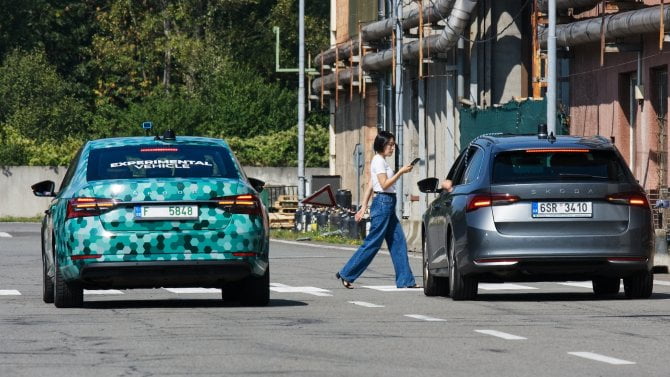 V Ostravě otestovali autonomní provoz. Auta a mobily spolu mluví a varují před možnými nehodami
