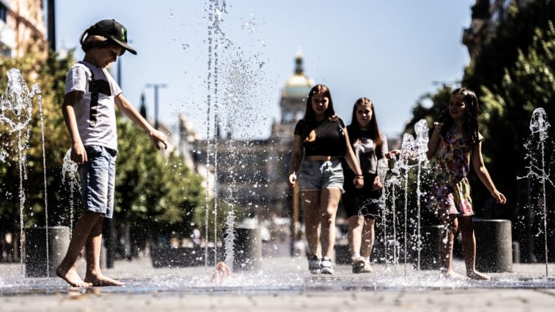 Udeří vysoké teploty, varují meteorologové. Podívejte se, kde platí nová VÝSTRAHA