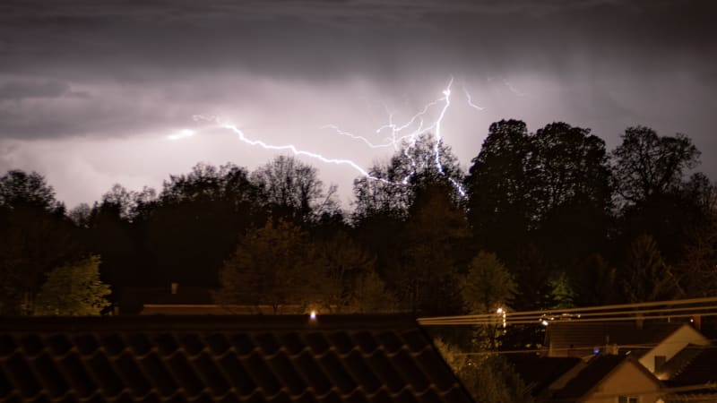 Česko zasáhne vlná dešťů a bouřek. RADAR ukazuje, kde si dát pozor