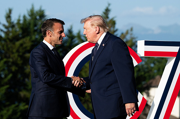Trump i další lídři G7 dostali od Macrona kola. Francie tak láká na cyklistické MS