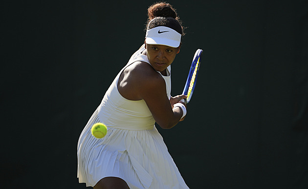 Ósakaová předvedla zdobené šaty na Wimbledon. Fanoušci je ihned vykoupili