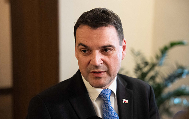 Macinka odmítl ve Sněmovně výzvu, aby se omluvil za slova o ústavním puči