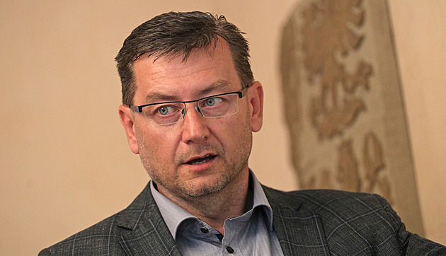 Udivený primátor Karviné přišel na policii. Ta jej zadržela, hrozí mu vazba