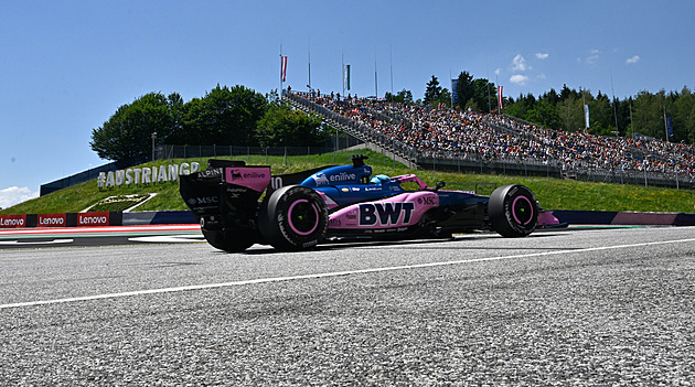 Tréninku F1 v Rakousku vládl Mercedes. A taky vedro, asfalt se rozpálil na 50 stupňů