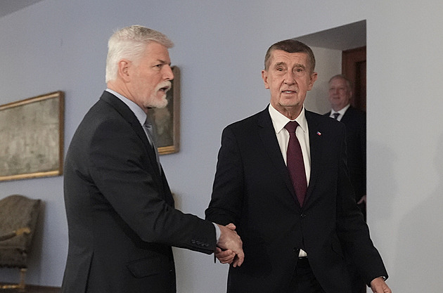 Vláda projedná formu účasti Pavla na summitu NATO, kterou nařídil Ústavní soud