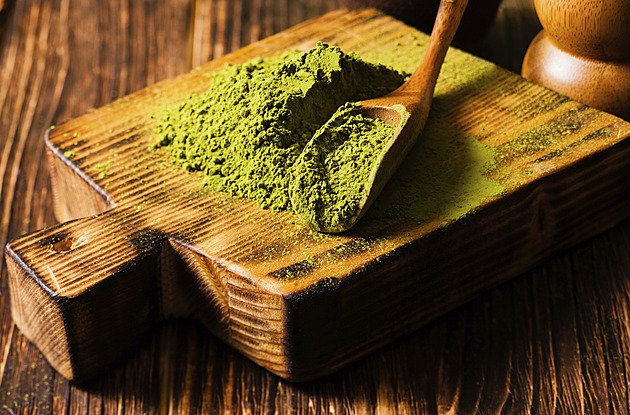 Zelená kaše místo kakaa? Matcha snídaně stojí pár korun, ale může zničit spánek