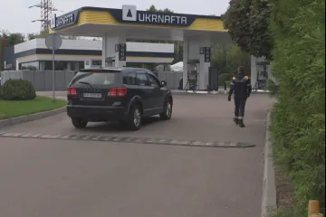 Rusové útočí na ukrajinská města, benzinky a sklady. Místní vědí, jak reagovat