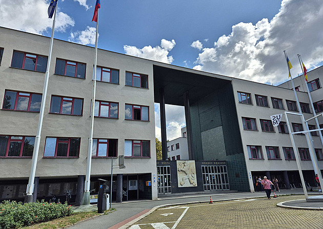 Kvůli ztrátě 46 milionů Hradec odsouvá projekty, chybující úřednice má obstavený majetek