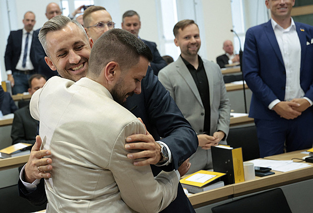 Volili jste ho? AfD v čele zemského sněmu otřásá vládou, SPD chce po CDU vysvětlení