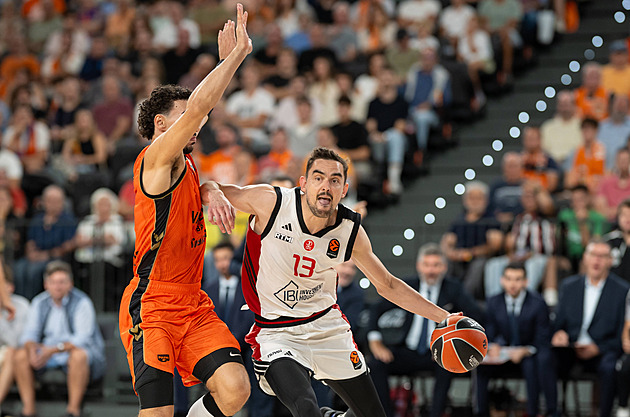 Satoranský měl devět asistencí, Hapoel ale prohrál ve Valencii