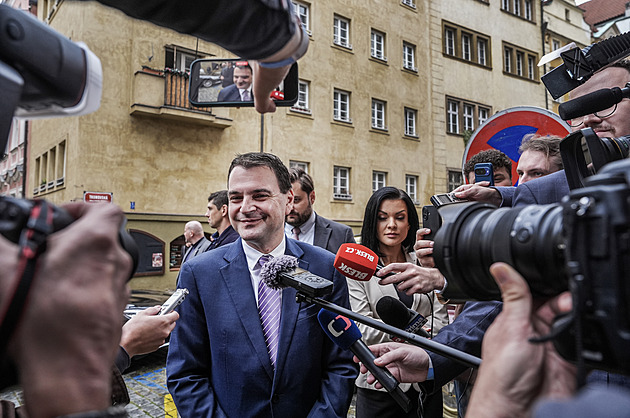 Stavte se na pravicový řízek, vyzval Macinka novináře. Oslaví každý mandát