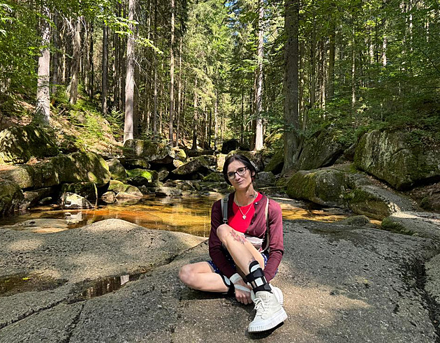 Pokřikují na mě, proč jsem už brzy ráno nalitá. Aneta bojuje se vzácnou nemocí