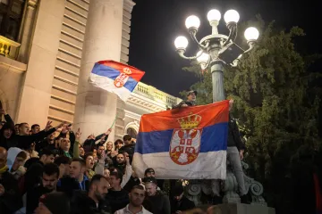 V srbských volbách zvítězila Studentská kandidátka, Vučić uznal porážku