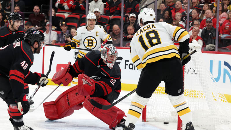 Zacha se trefil do sítě Caroliny, bodoval i Pastrňák. Prohru Bostonu ale Češi neodvrátili